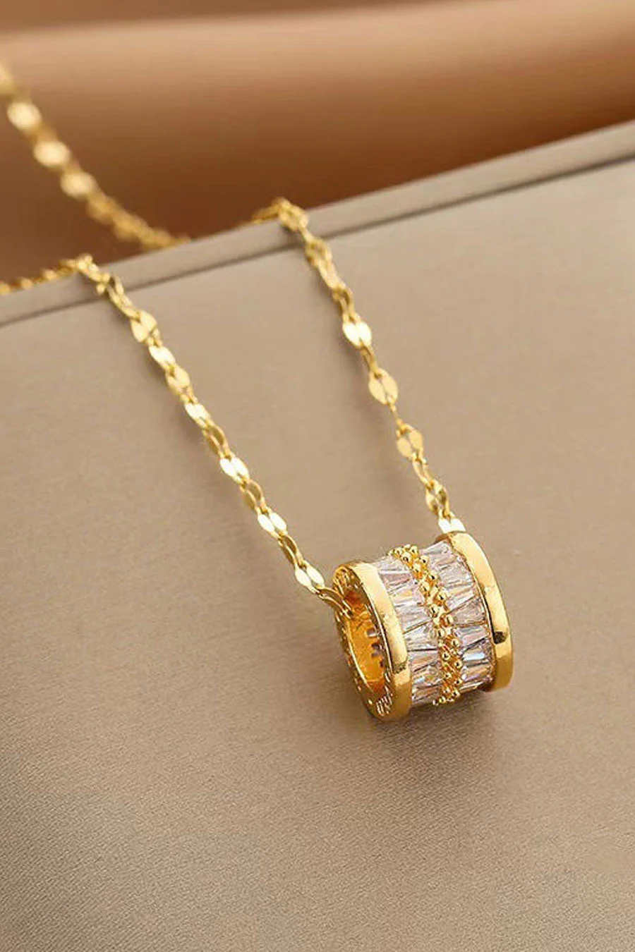 18K Gold Plated Stainless Steel Rhinestone Circle Pendant  Necklace - Image 3