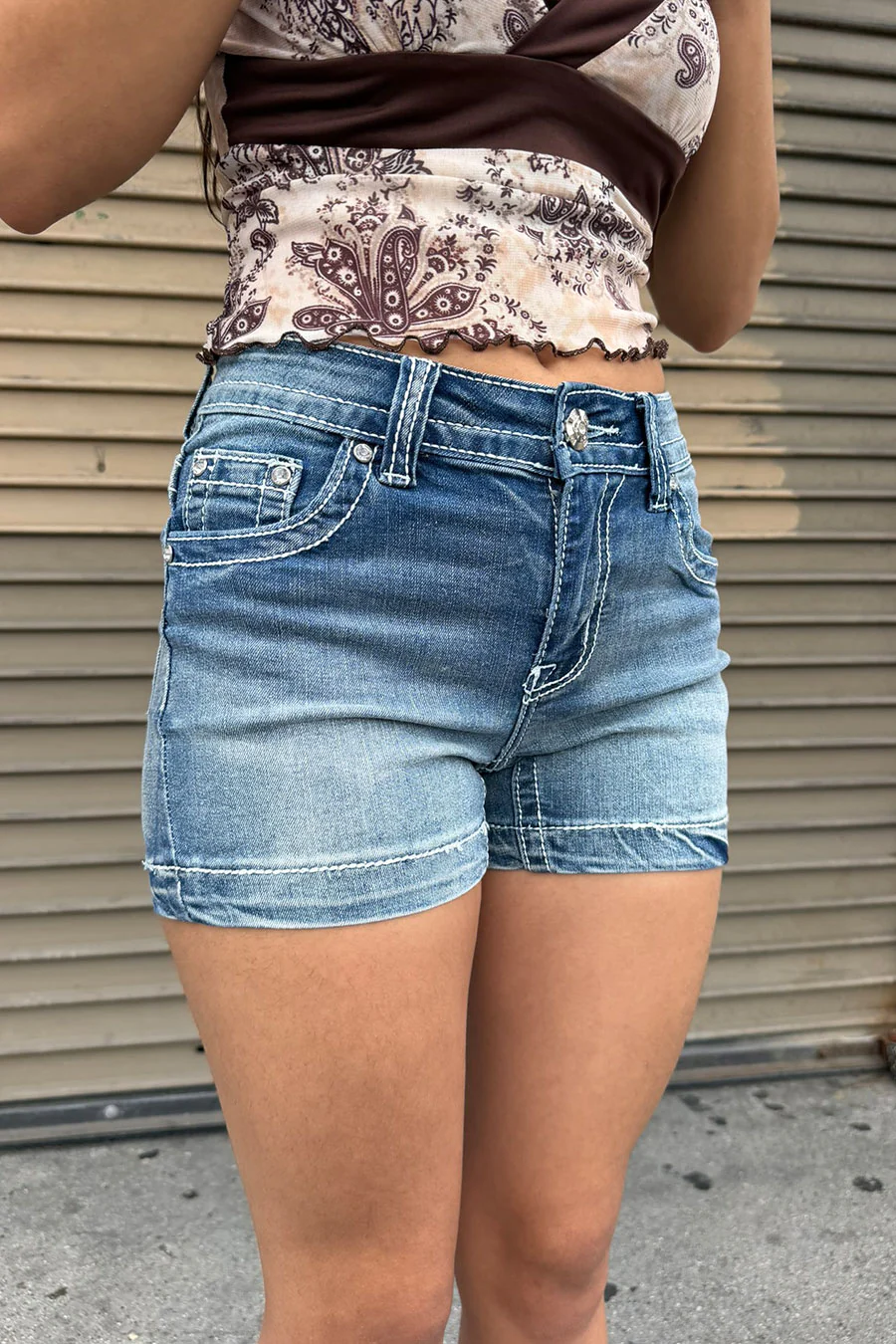 2000s Fleur De Lis Bedazzled Rhinestone Denim Shorts - Image 5