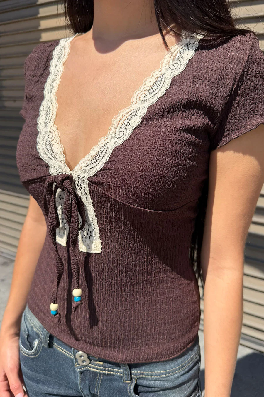 2000s Textured Lace-Trimmed V-Neck Short Sleeve Crop Top with Beaded Front Tie - Image 2