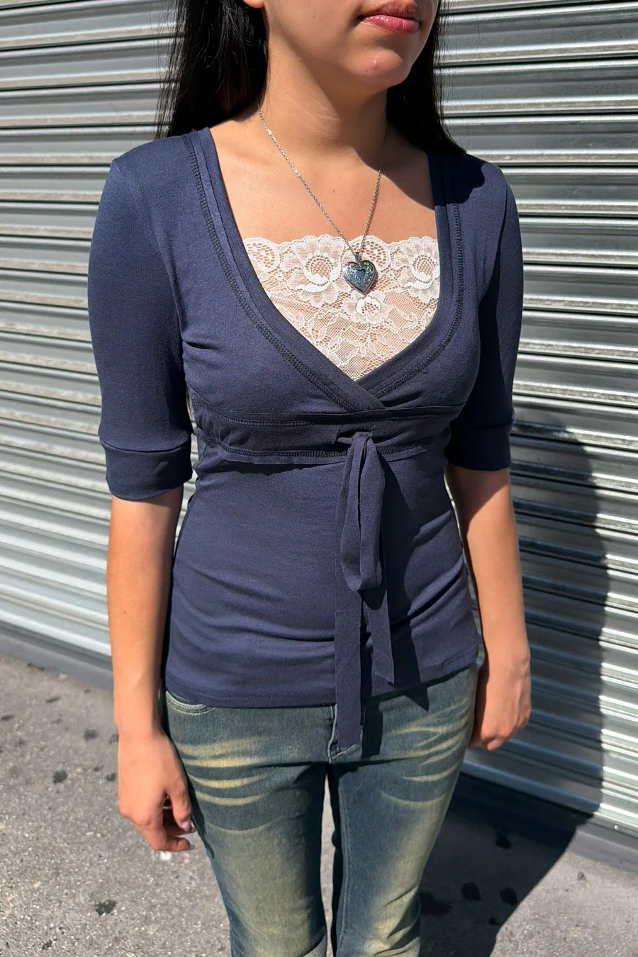 2000s Vintage Style Lace-Layered Half Sleeve V-Neck Top - Image 2