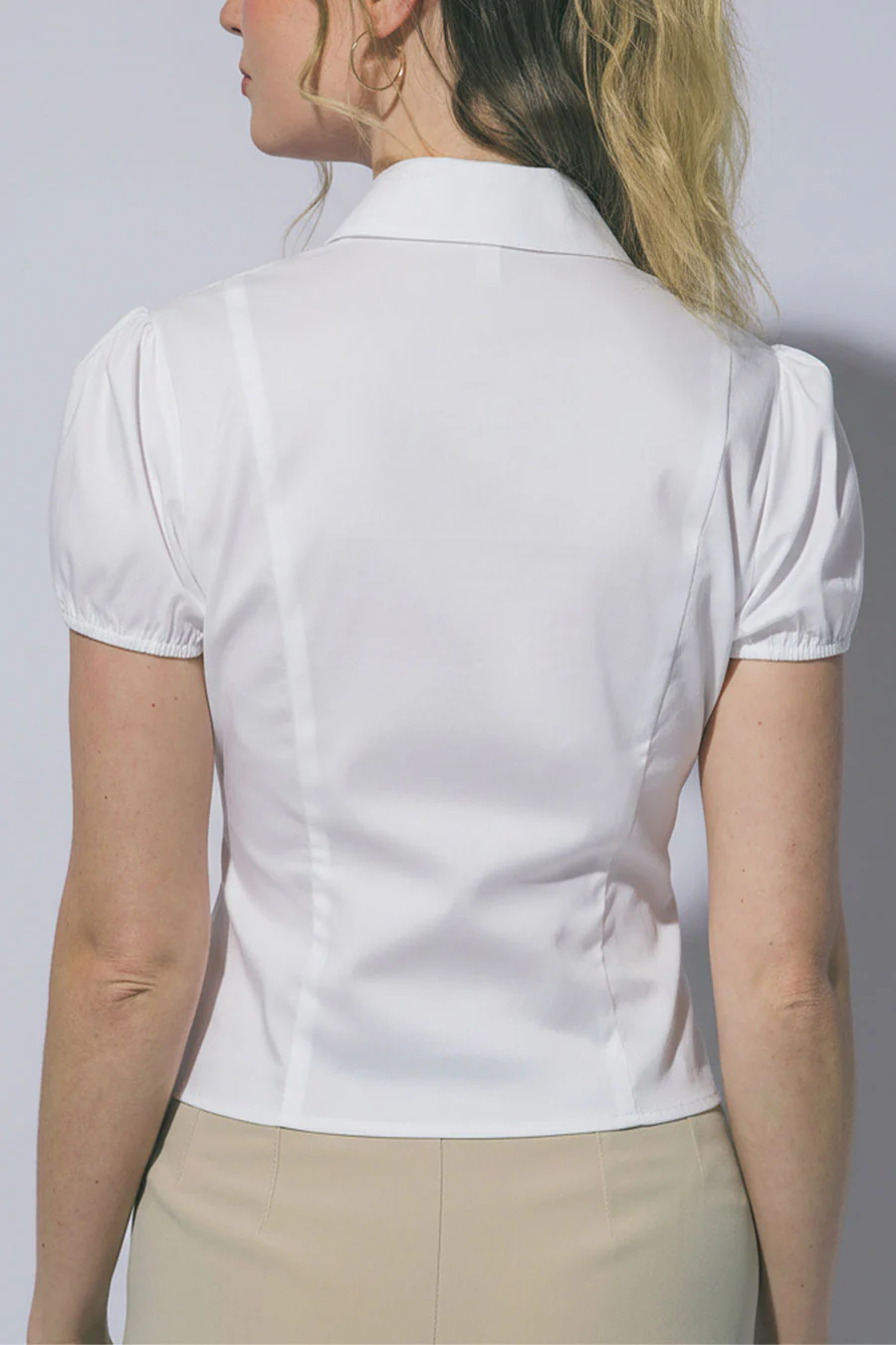Clean Girl Puffed Short-Sleeve Button-Up Fitted Cotton Blend Shirt - Image 3