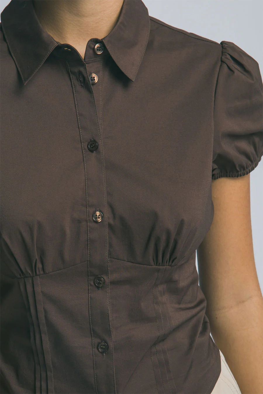 Clean Girl Puffed Short-Sleeve Button-Up Fitted Cotton Blend Shirt - Image 5
