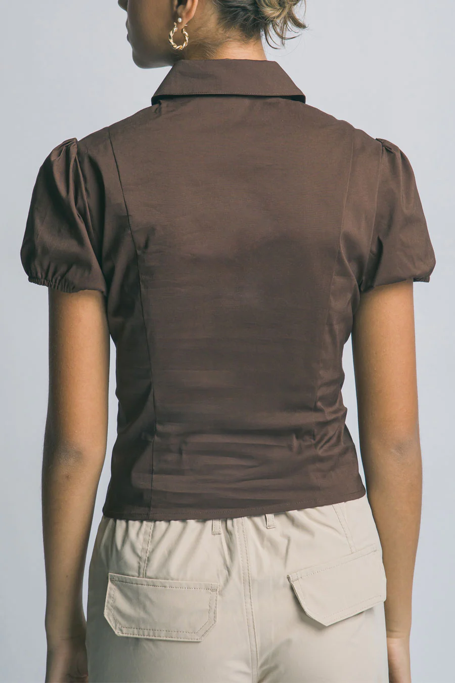 Clean Girl Puffed Short-Sleeve Button-Up Fitted Cotton Blend Shirt - Image 7