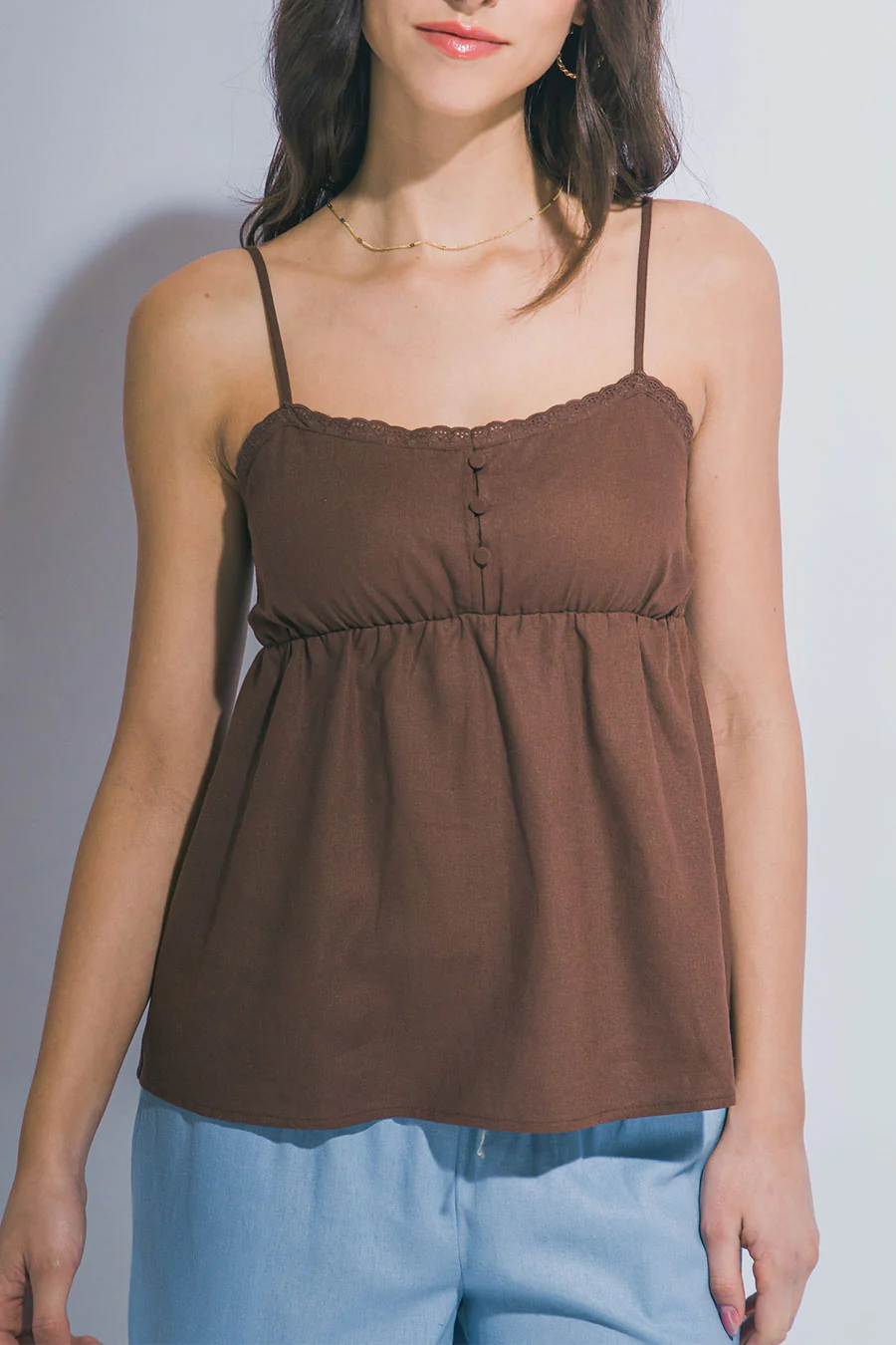 Linen-Blend Ruffled Edge Button-Decorated Cami Flowy Top - Image 14