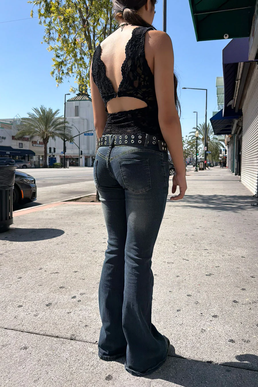 Scallop Edged Floral Lace V-Neck Sleeveless Top - Image 6